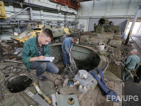 Кабмин постановил выплачивать семьям погибших в зоне АТО волонтеров 609 тыс. грн