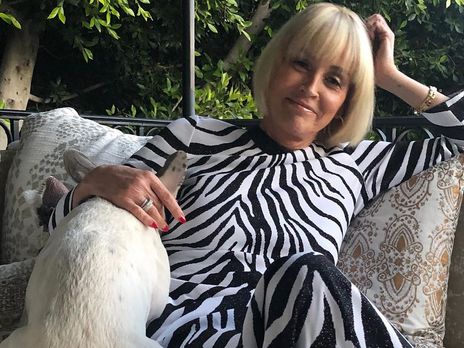 61-летняя Стоун показала голую грудь