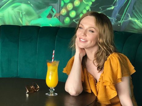 40-летняя Джанабаева в короне показала лицо без видимого макияжа