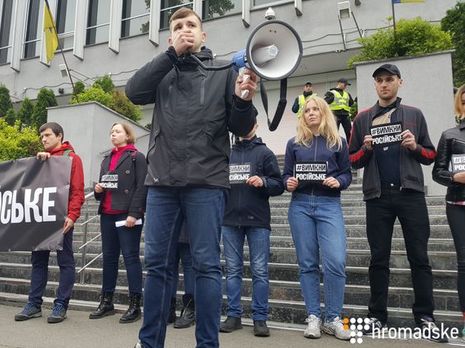 Под телеканалом 