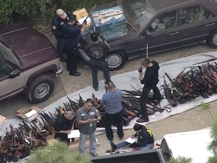 ﻿Поліція виявила арсенал зброї в маєтку в елітному районі Лос-Анджелеса