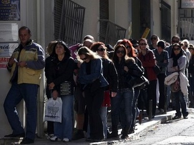Безработица в Греции достигла рекордной отметки в 28%