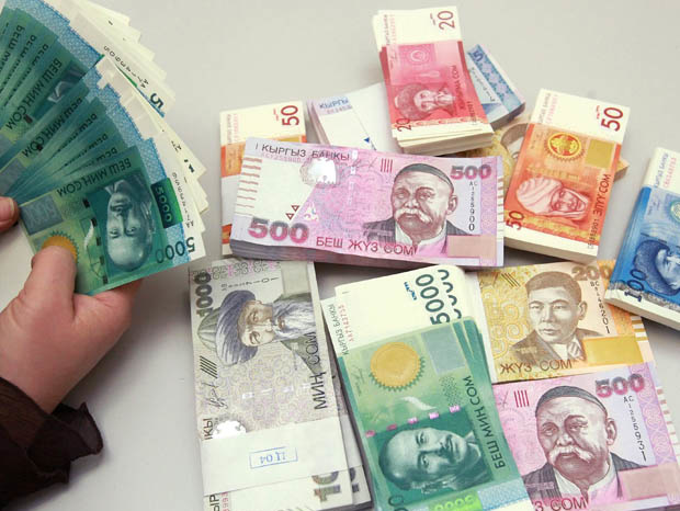 Киргизский сом установил исторический рекорд падения курса по отношению к доллару