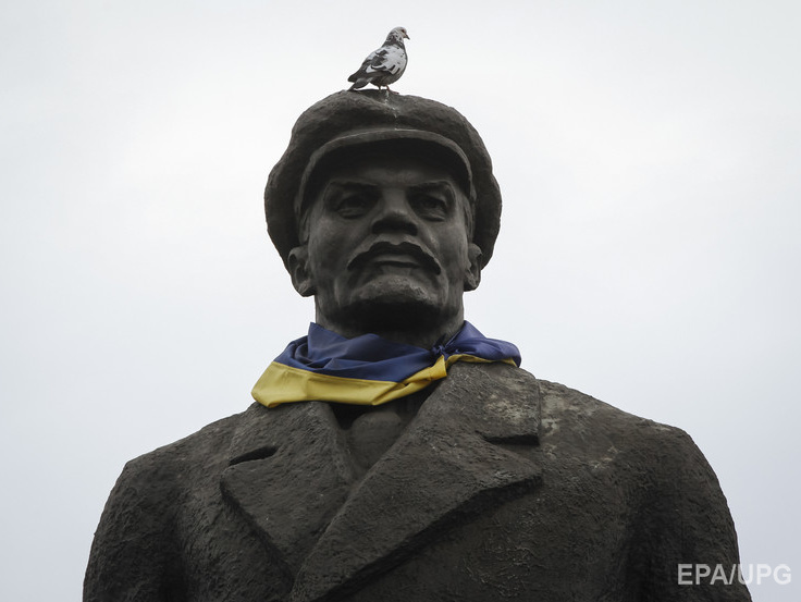 В Змиеве Харьковской области демонтировали памятник Ленину