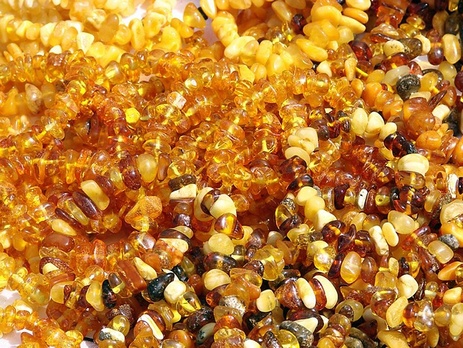 СБУ и таможенники задержали в Борисполе партию янтаря на 0,5 млн грн