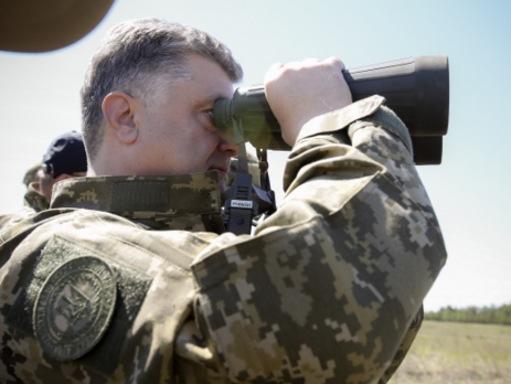 Порошенко: Количество контрактников в армии будет увеличиваться, мобилизация сохранится