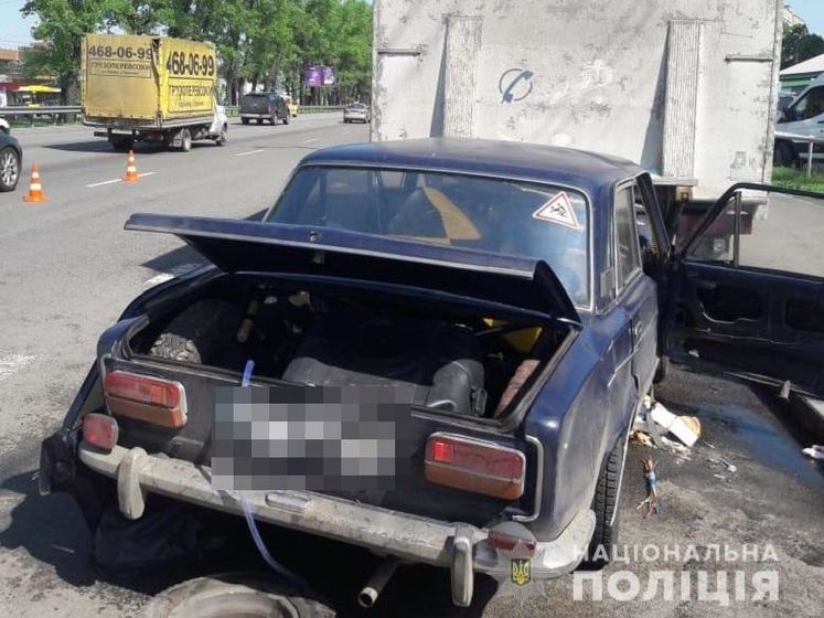 ﻿У Києві легковий автомобіль зіткнувся з вантажівкою, загинуло двоє військових