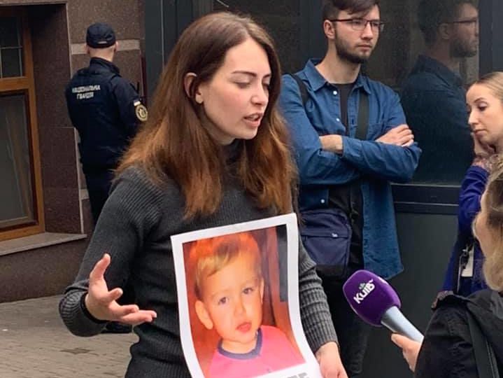 ﻿Утримуваного в посольстві Данії дворічного українця оглянув лікар, звіт передадуть матері – МЗС України