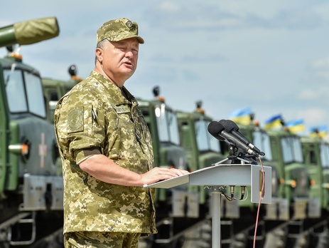 Порошенко: До конца года на вооружение ВСУ примут 18 новых образцов оружия и техники