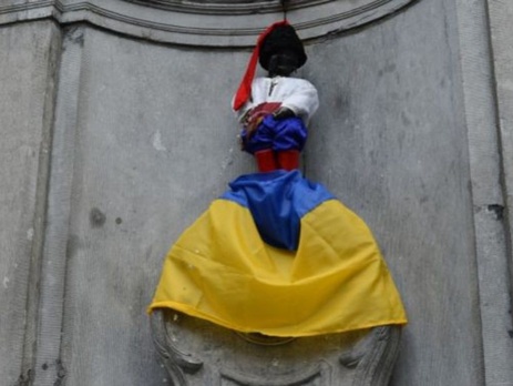 В Брюсселе писающего мальчика оденут в костюм украинского козака