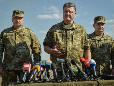 Порошенко: Мы не отдадим ни пяди украинской земли