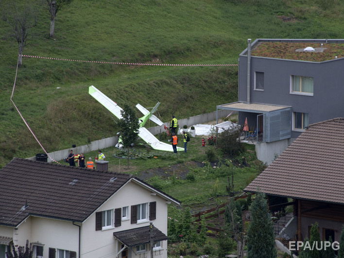 На авиашоу в Швейцарии столкнулись два самолета, один пилот погиб