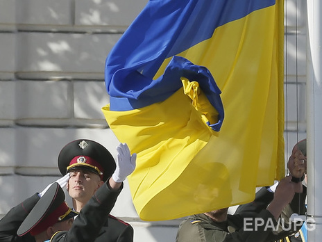 За полгода гражданами Украины стали почти тысяча россиян