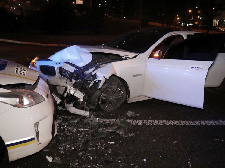 ﻿У Києві поліцейський Prius зіткнувся з BMW, постраждало троє людей