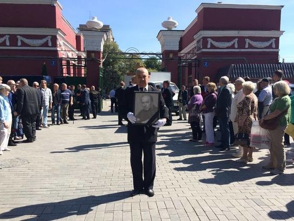 Льва Дурова похоронили на Новодевичьем кладбище в Москве