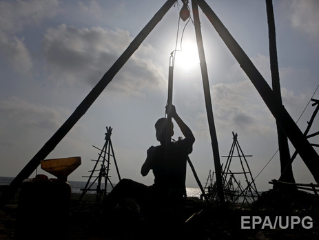 Цена на нефть Brent упала ниже $43