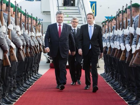 В Берлине началась встреча Порошенко с Меркель и Олландом