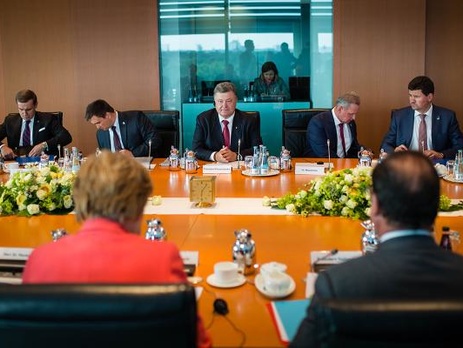 Порошенко: Фейковые выборы на Донбассе несут опасность всему Минскому процессу