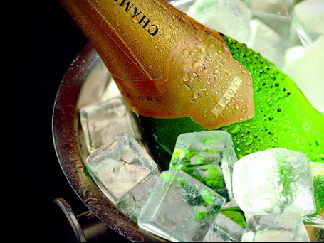 СМИ: При запрете на импорт виноматериалов Россия может остаться к Новому году без шампанского