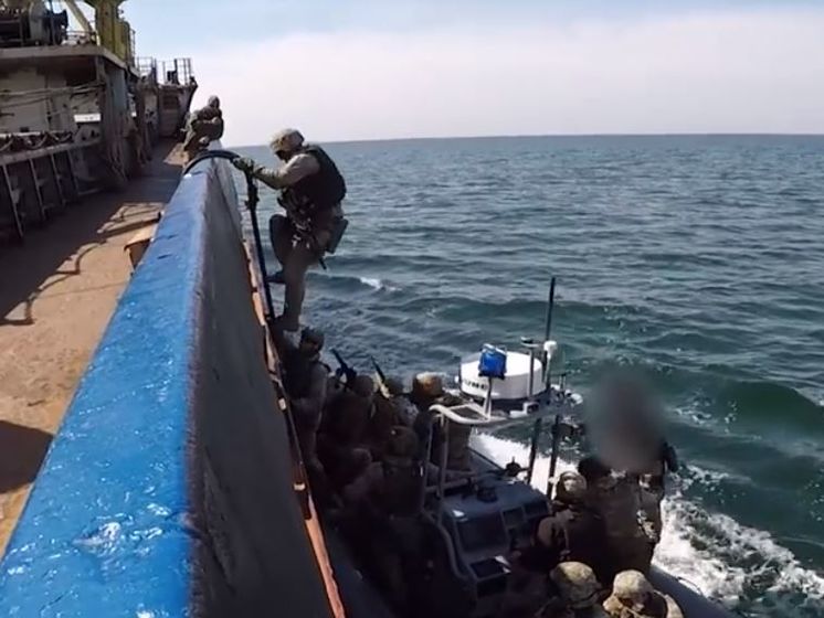 Украинские военные провели тренировки по захвату судов в открытом море. Видео
