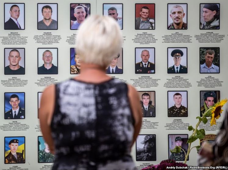 "Мы хотим видеть Украину без войны". Матери погибших военных на Донбассе обратились с открытым письмом к Зеленскому