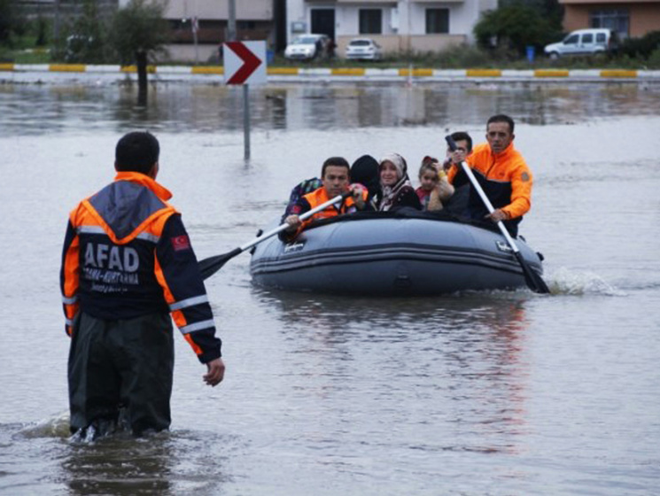 В результате наводнения в Турции погибли семь человек
