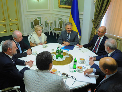 Яценюк: Украина ведет последовательную борьбу с антисемитизмом, расизмом и шовинизмом