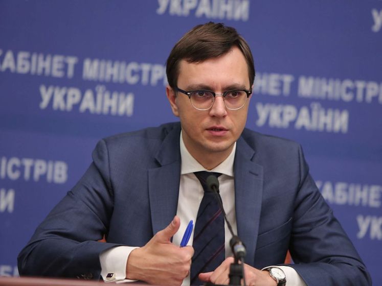 Омелян заявил, что Мининфраструктуры ищет возможность дотировать украинские авиакомпании, которые облетают Россию