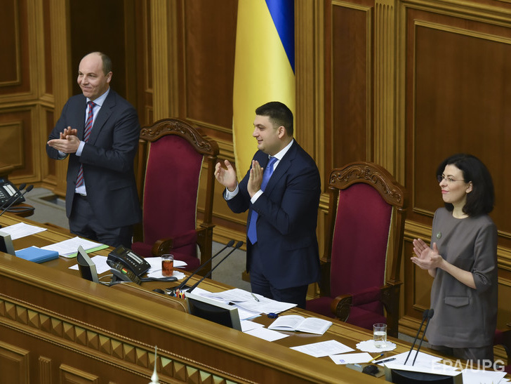 Львовские депутаты призвали Раду не голосовать за изменение Конституции
