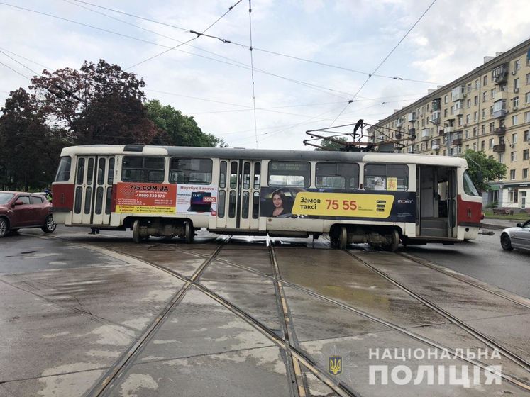 В Харькове трамвай столкнулся с авто, пострадали женщина и ребенок – полиция