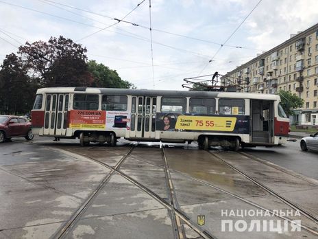 ﻿У Харкові трамвай зіткнувся з авто, постраждали жінка і дитина – поліція