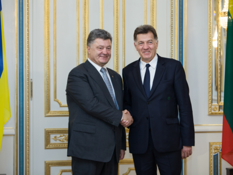 Порошенко: Если боевики начнут наступление, санкции против России будут усилены