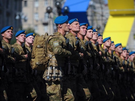 Яценюк: В этом году правительство выделило почти 100 млрд грн Минобороны, и мы не будем уменьшать расходы на армию