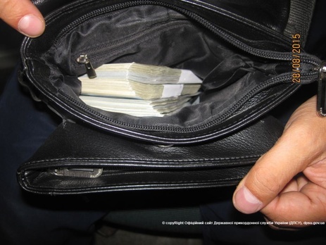 Пограничники задержали россиянина при попытке незаконно провезти в Украину $63 тыс. и 8 тыс. гривен
