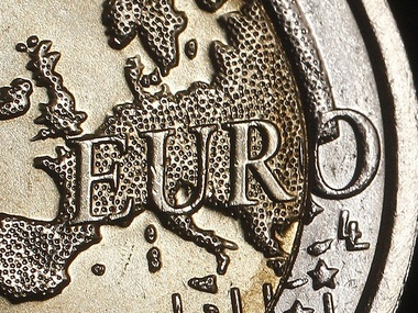 На межбанке гривна спасовала перед евро