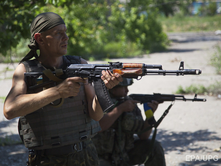 Госпогранслужба: Террористы обстреляли украинских пограничников на блокпосту "Марьинка"