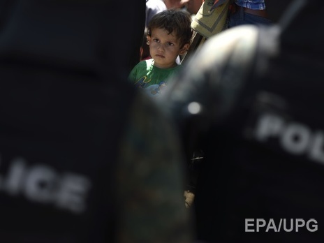 Власти Венгрии заявили, что не справляются с потоком мигрантов