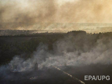 ГСЧС: Спасатели продолжают тушить торфяники в Киевской области