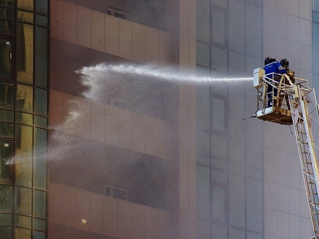 Госслужба по ЧС: Пожарные ликвидировали пожар в высотном доме в центре Одессы. Пострадали двое спасателей