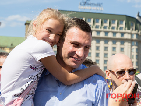 Открытие Почтовой площади в Киеве: Кличко купается в фонтане и дирижирует оркестром. Фоторепортаж