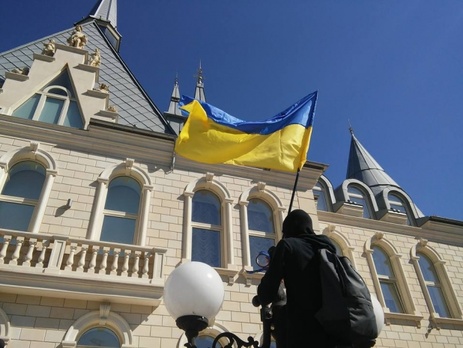 В Одессе активисты взяли штурмом дом нардепа Кивалова. Фоторепортаж