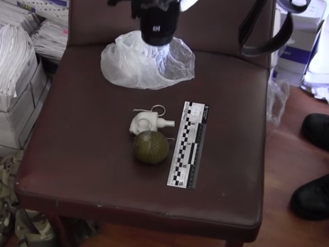 В сети выложили оперативное видео задержанного с гранатой под Верховной Радой. Видео