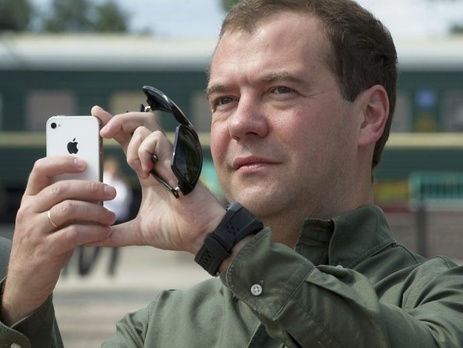 Садальский: А может, если покопаться в досье Медведева, он тоже америкос