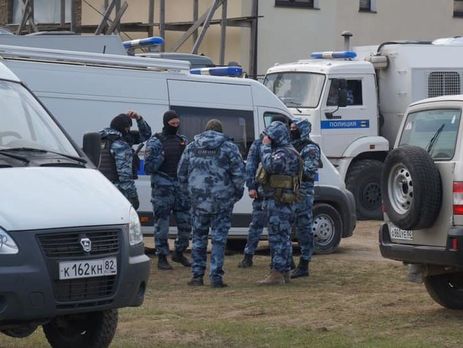 27 марта российские силовики провели массовые обыски в домах крымских татар в оккупированном Крыму