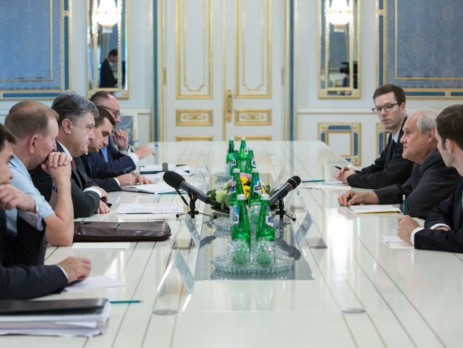 Порошенко призвал РФ и боевиков освободить всех заложников