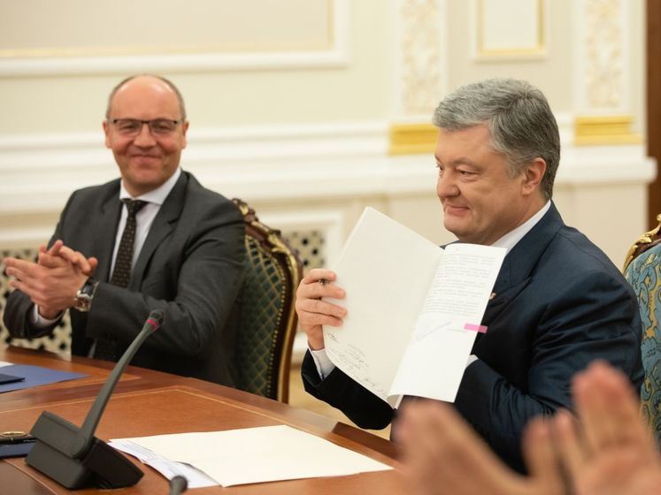 Порошенко подписал закон о функционировании украинского языка