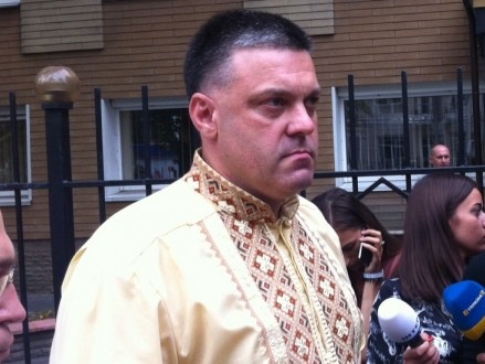 Тягнибок пришел на допрос в следственное управление