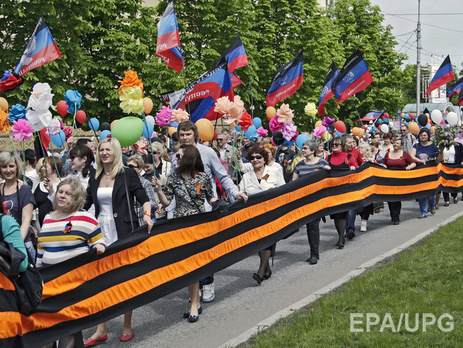 Единой валютой 