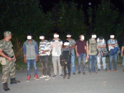 В Закарпатье пограничники задержали 11 афганцев при попытке пересечения границы