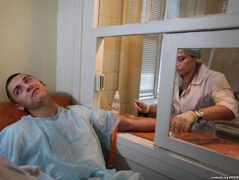 Белорусские фанаты во Львове сдали кровь для раненных в АТО